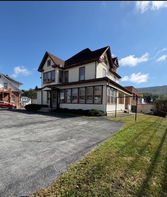 Building Photo - 1701 Jefferson St