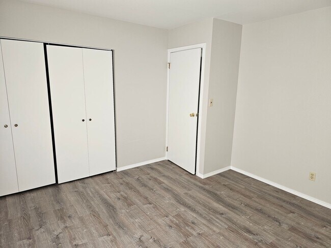 Building Photo - 810 Spring Ave