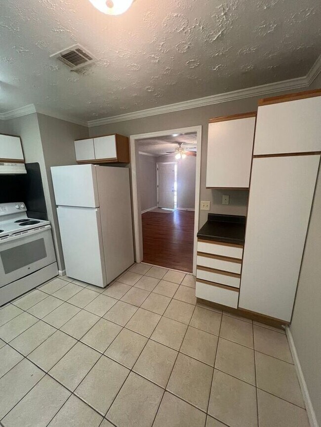 Building Photo - NOW READY in Sugar Hill! 2 bedroom 1 bath ranch duplex!