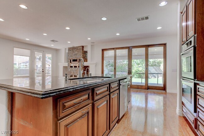 Building Photo - 10381 Walking View Ct