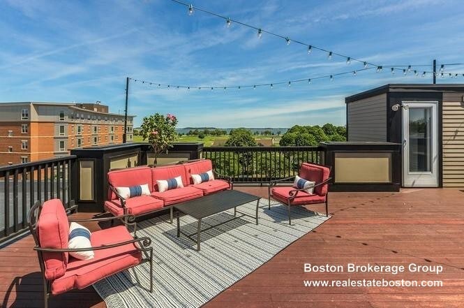 Building Photo - 45 Vinton St