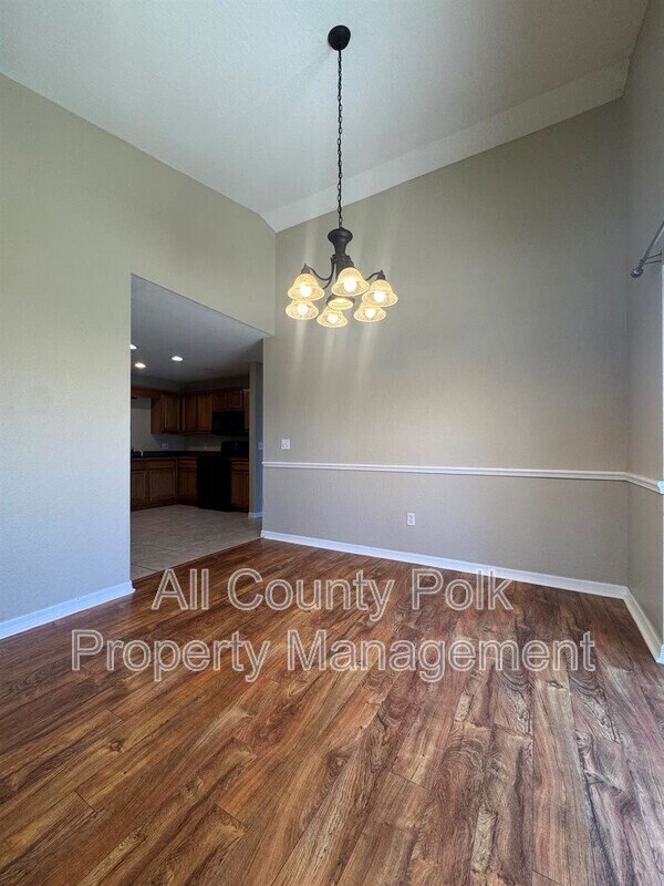 Building Photo - 1490 E Clower St
