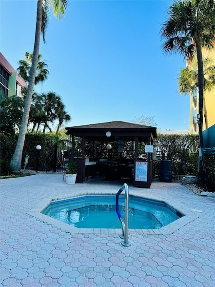 Building Photo - 5300 NE 24th Terrace