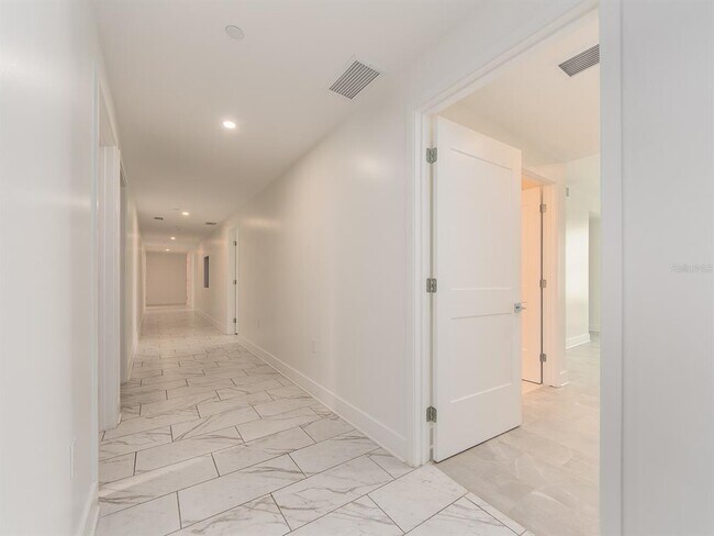 Building Photo - 15 Avalon St