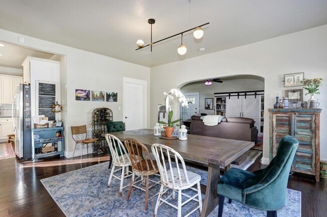 Building Photo - Beautifully Renovated 5 Bedroom Midtown Home