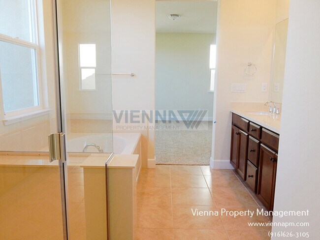 Building Photo - 1062 Yucca Dr