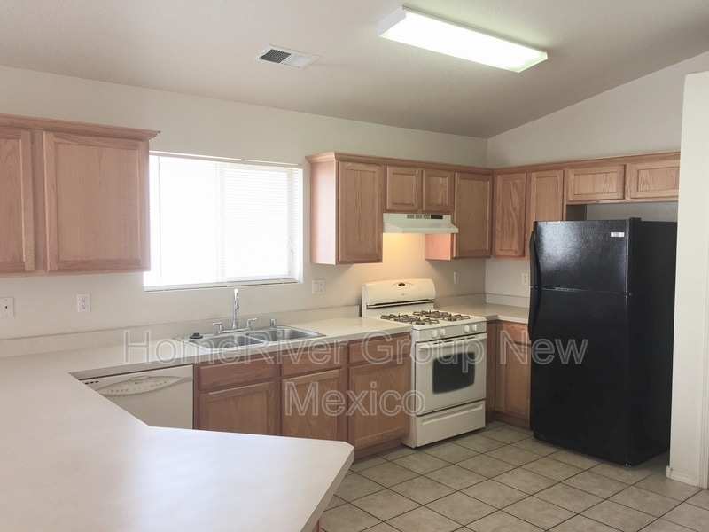 Building Photo - 1117 Toscana Dr SE