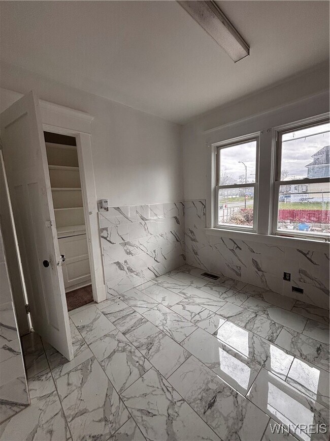 Building Photo - 432 Wohlers Ave