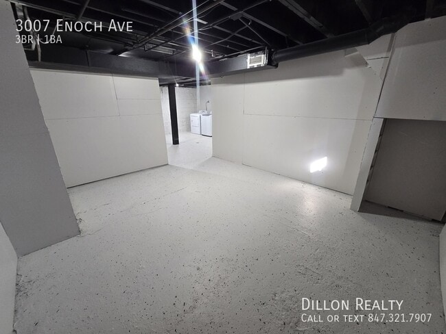 Building Photo - 3007 Enoch Ave