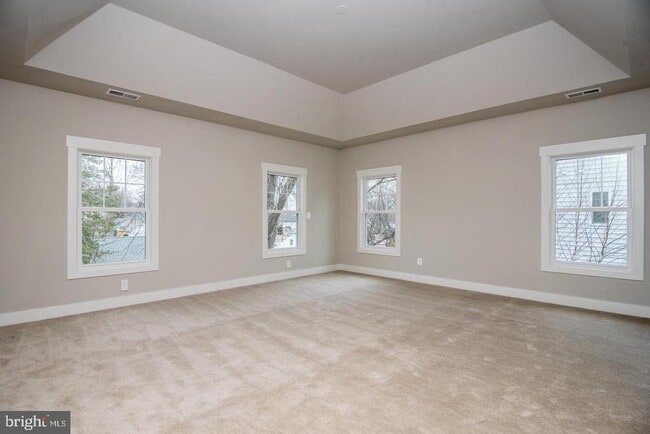 Building Photo - 6928 Regent Ln