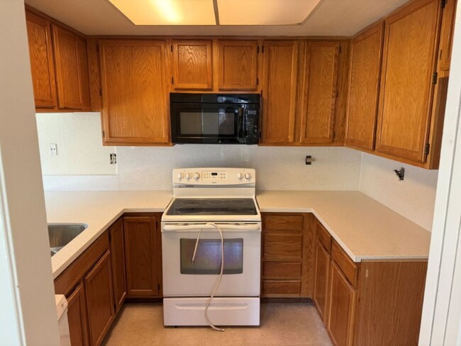 Building Photo - Modern 3 Bedroom Condo w/ Garage Vacaville...
