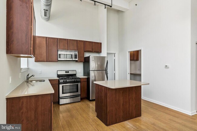 Building Photo - 1637-39 Poplar St