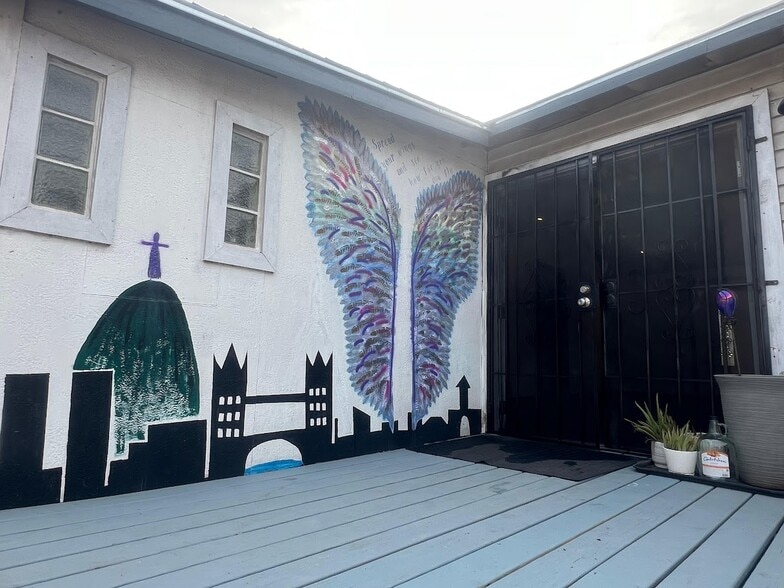 Building Photo - 1808 N Broadway St