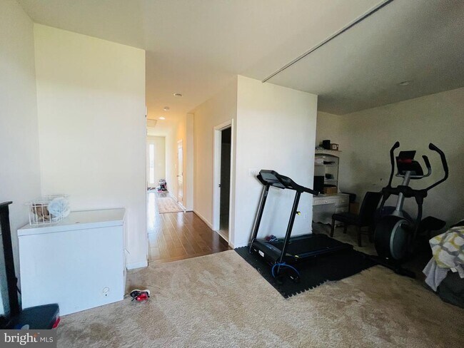 Building Photo - 419 Foxglove Way