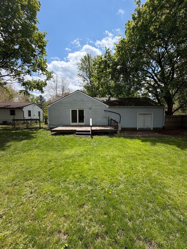 Building Photo - Secluded & Charming 3BR/1BA in Lansing — Section 8 Approved