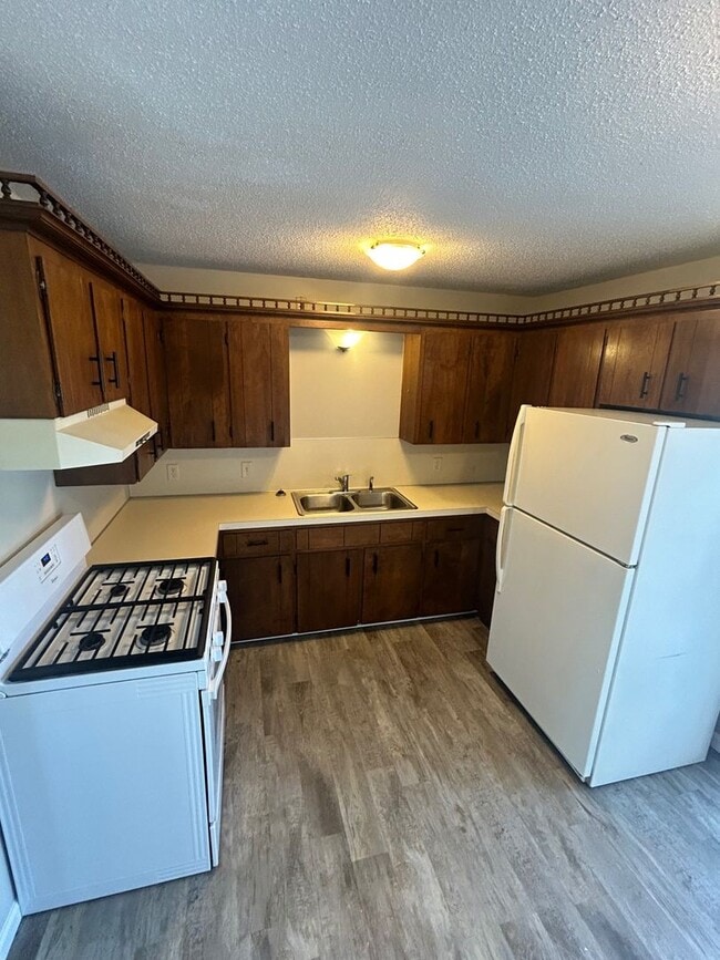 Building Photo - 7615 Walnut Ave