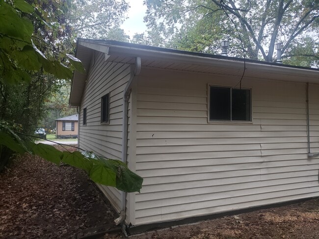 Building Photo - 906 Pierson St