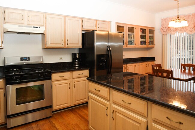 Building Photo - 648 W Parkside Dr