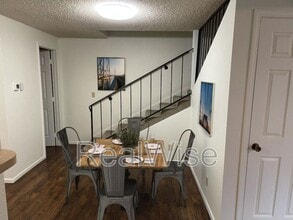 Building Photo - 4276 Meadowbrook Ct NE