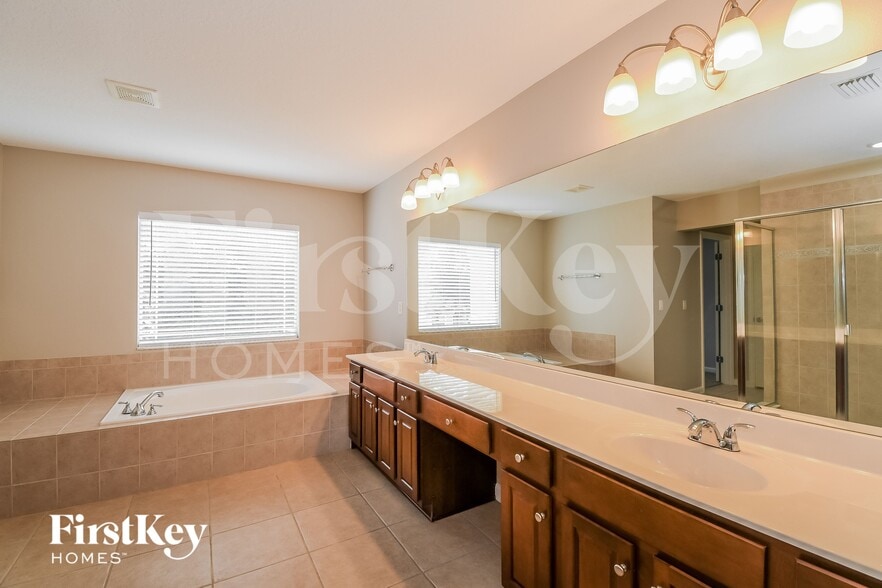 Building Photo - 8327 Highgate Dr
