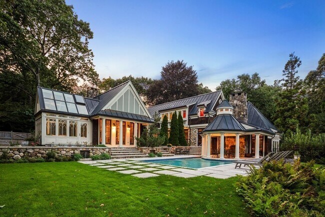 Building Photo - 100 Summer St