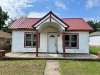 Building Photo - 3 Bedroom and 1 Bathroom Home in Shawnee