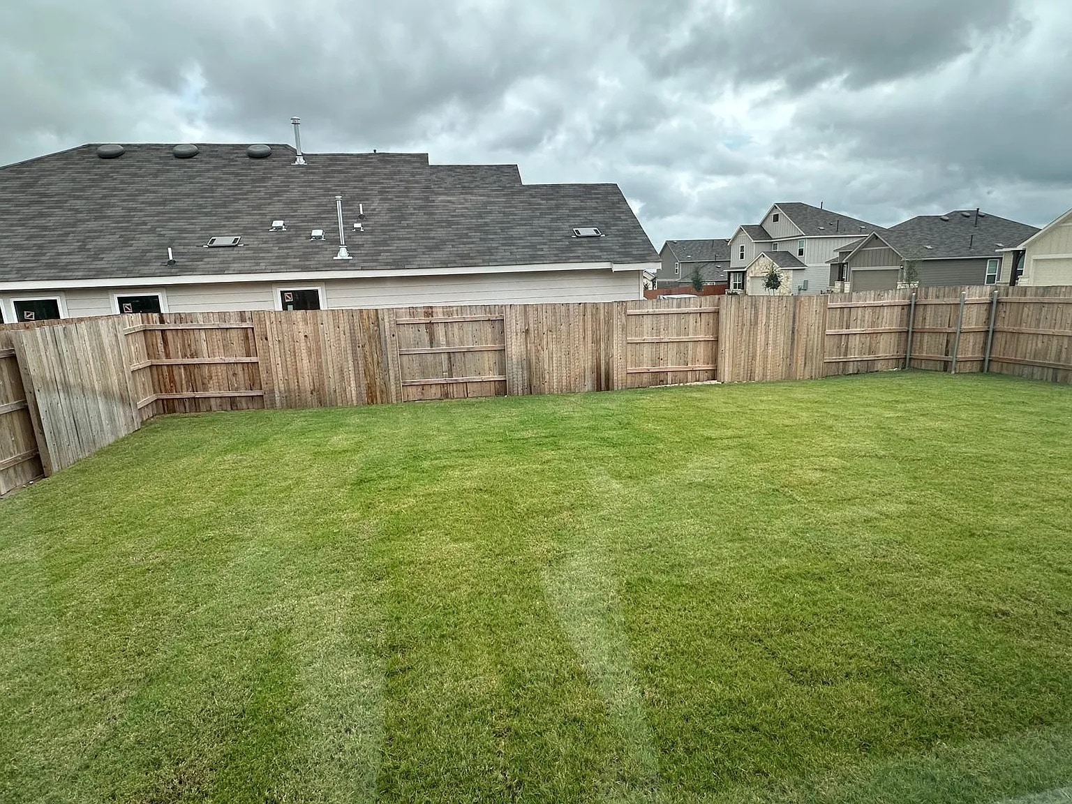 Building Photo - Room in House on Purple Heart Dr