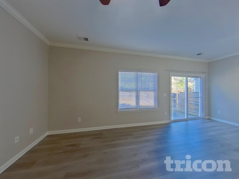 Building Photo - 369 Drooping Leaf Rd