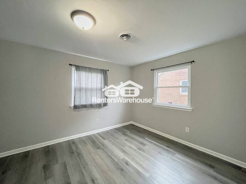 Building Photo - 1121 Elliott St