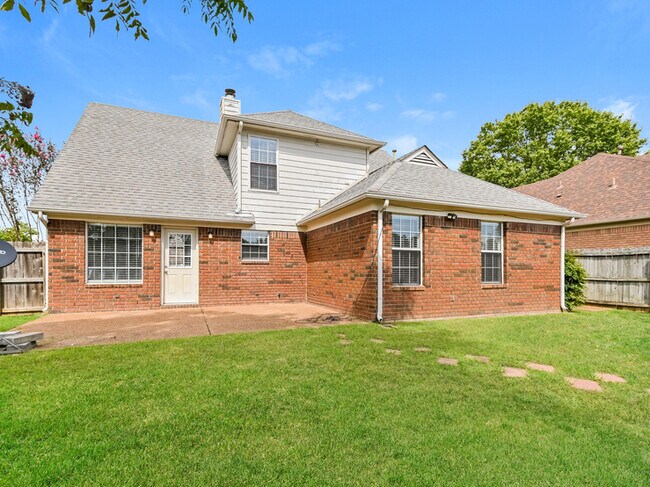 Building Photo - 2815 Fletcher View Dr