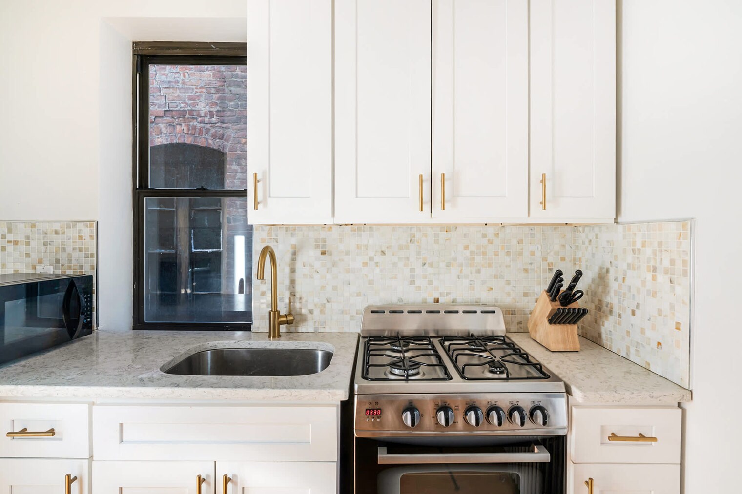 Building Photo - 454 W 47th St