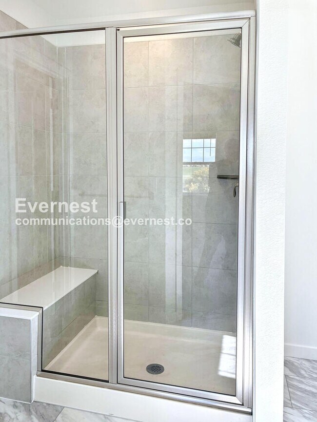 Building Photo - 740 Columbia St