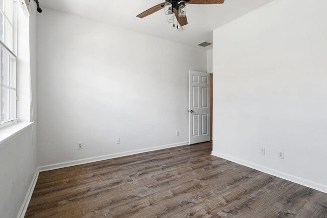 Building Photo - 276 Quarry Knoll Way