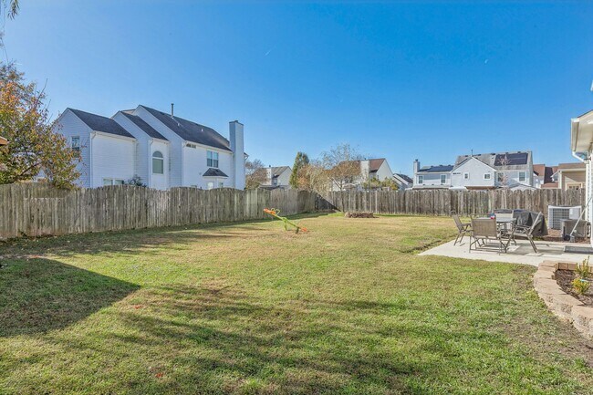 Building Photo - Bright, Clean & Convenient - Perfect 4 Bedroom Home in Chesapeake