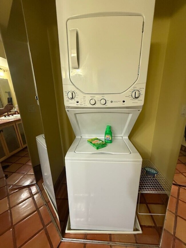 Building Photo - Potomac View