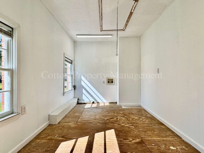 Building Photo - 101 Hyacinth Ave