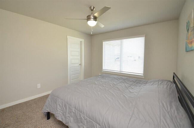 Building Photo - 28615 Halle Ray Dr