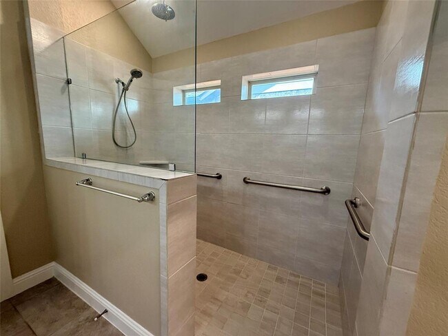 Building Photo - 18211 County Shores Ln
