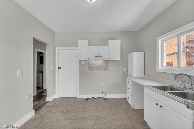 Building Photo - 4314 Archwood Ave