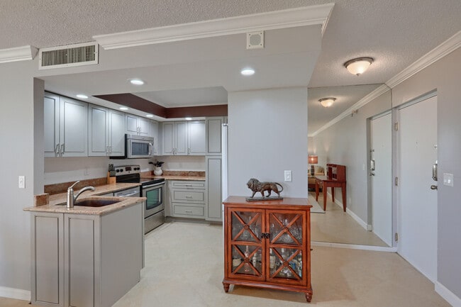 Building Photo - 2800 N Ocean Dr