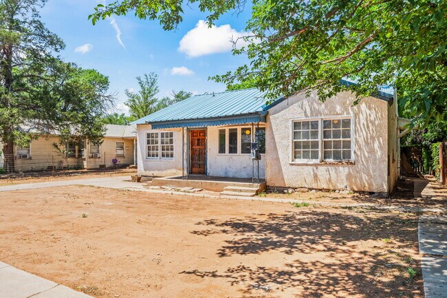 Building Photo - Cute 1 Bedroom Apartment, Minutes from TTU & Downtown LBK