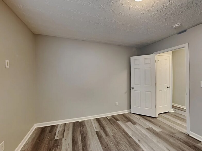 Building Photo - 18814 Mesa Oaks Dr