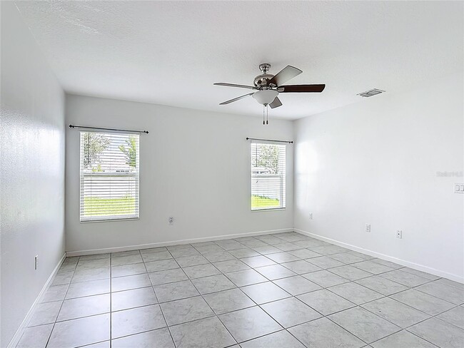 Building Photo - 450 Taft Dr