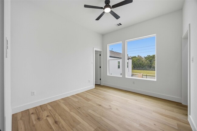 Building Photo - 9019 Comal St