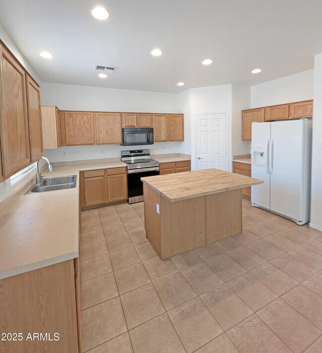 Building Photo - 8984 W Alda Wy