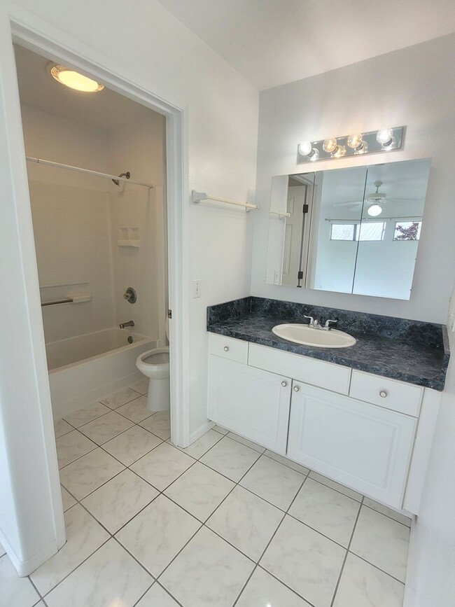 Building Photo - 3BD 2BA HOME IN HILO'S WAIAKEA HEIGHTS