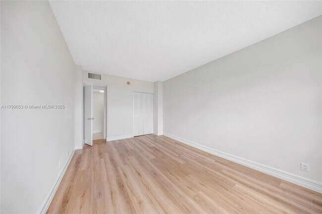 Building Photo - 1455 N Treasure Dr