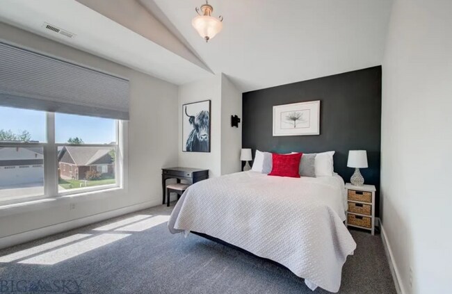 Building Photo - Charming 5-Bedroom Family Home