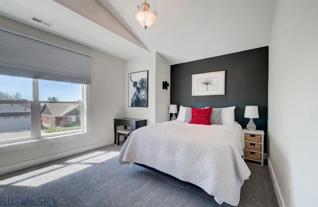 Building Photo - Charming 5-Bedroom Family Home for Rent in...