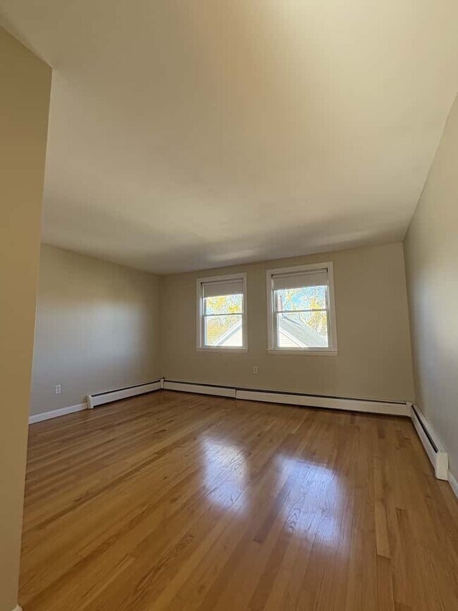 Building Photo - 59 Montowese St